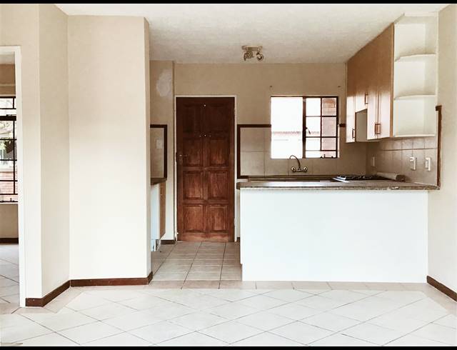 2 BEDROOM APARTMENT RENTED IN MOOIKLOOF RIDGE